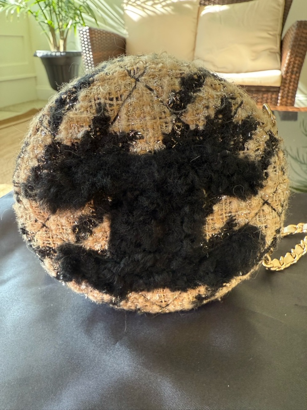 Chanel Round Purse Quilted Tweed with Shearling - Picture 2 of 11